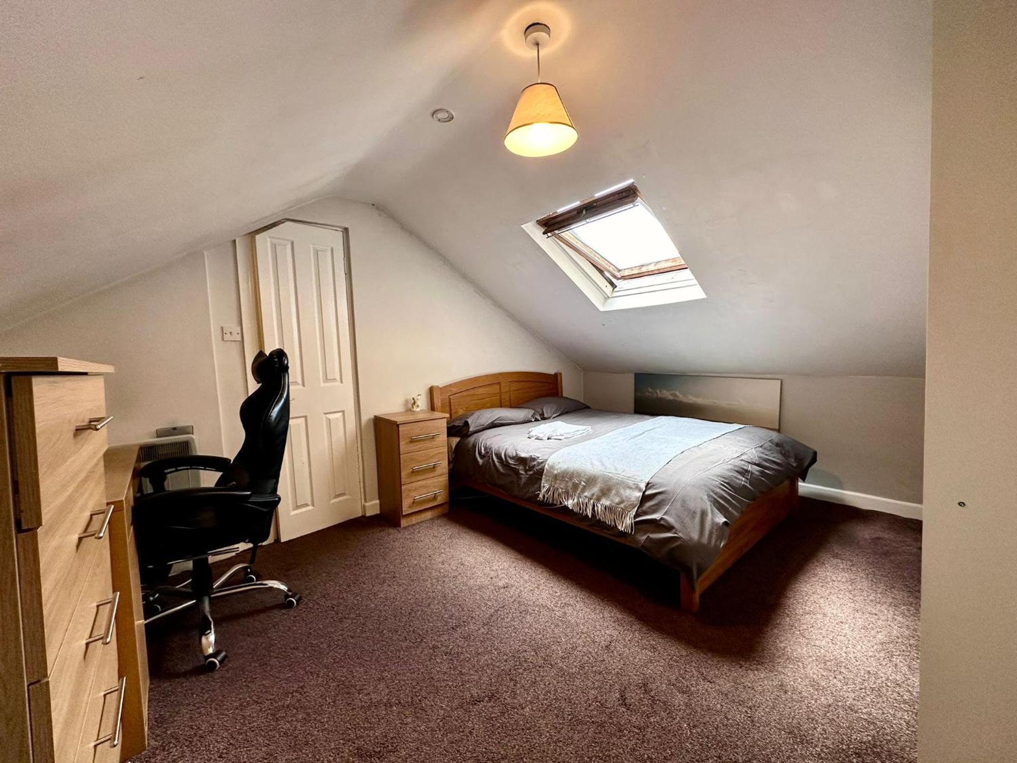 Spacious Room In Дублин Экстерьер фото